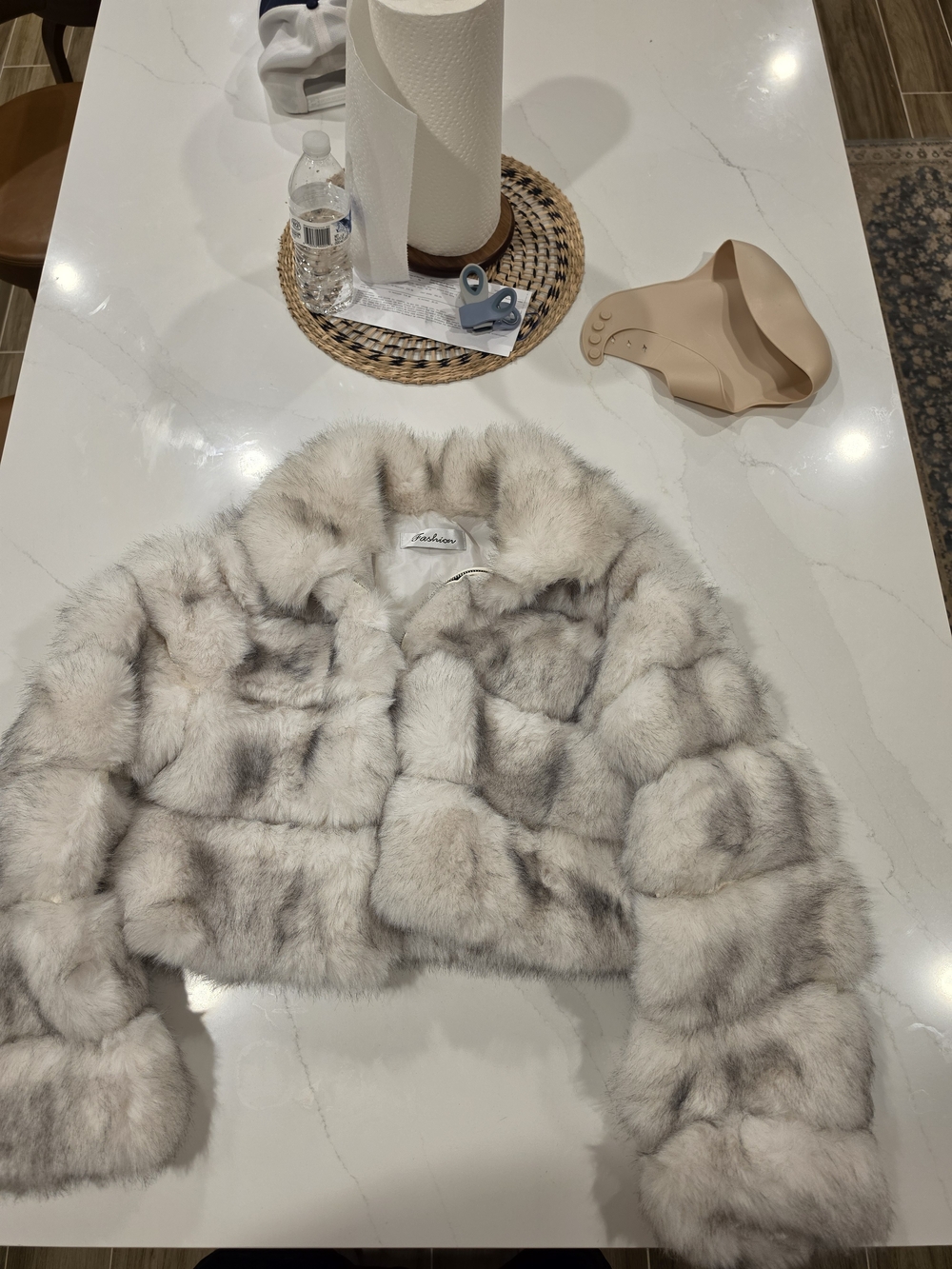Fashion Brand Company Plush Faux Fur Cropped Jacket - Gray & White